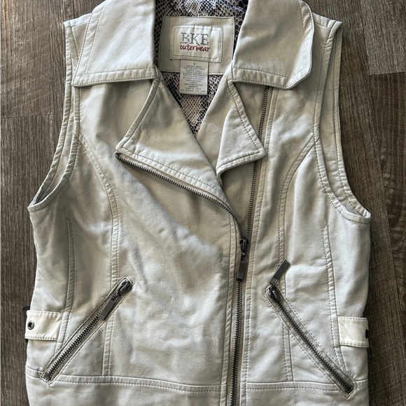 BKE Jackets & Blazers - The Buckle BKE Women’s Vegan Leather Vest Corset Biker Ivory Color Size S